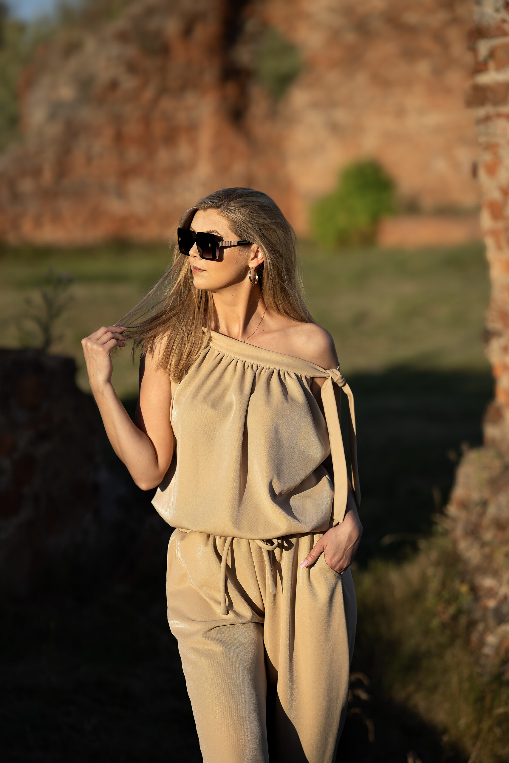 Komplet beżowy na ramiączkach